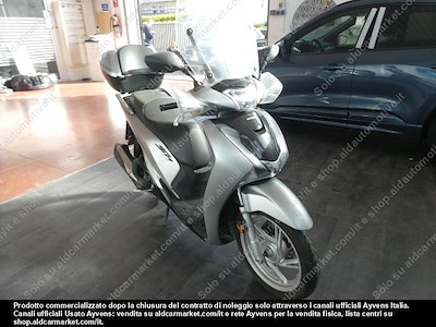 Buy HONDA HONDA SH 125 ABS CON PARABREZZA E BAULETTO Motociclo (Euro 4) on ALD Carmarket
