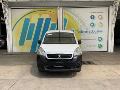 Compra PEUGEOT Partner Partner Maxi 5p en Ayvens Carmarket